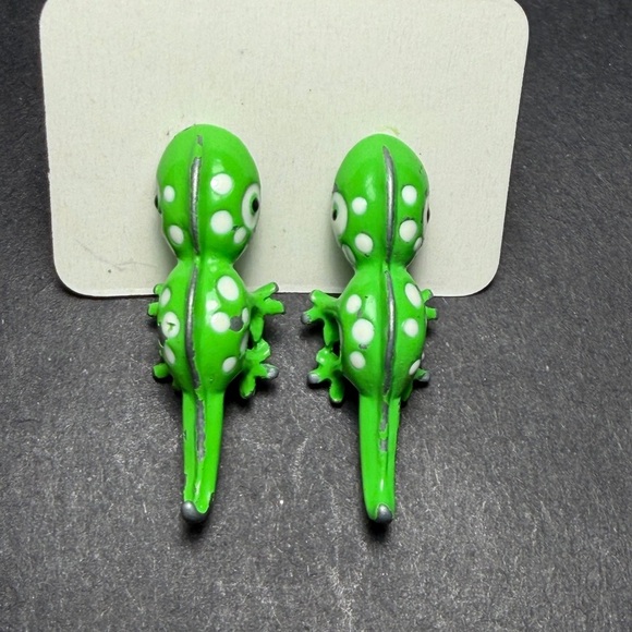 Green & White Lizard/Gecko Stud Earrings - Picture 3 of 10